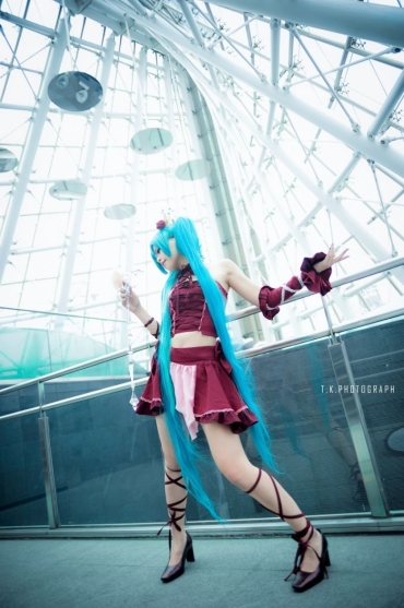 Oiled Hatsune Miku Vintage Dress Ver. – Vocaloid Exposed