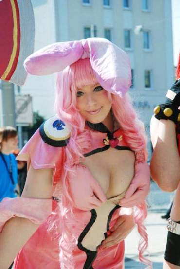 Cute/Busty Cosplayer